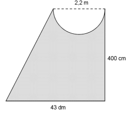 Det grå området er et trapes minus en halvsirkel. Trapeset har høyde 400 cm, og de parallelle sidene har lengder på 43 dm og 2,2 m. Sistnevnte lengde er også diameteren til halvsirkelen.